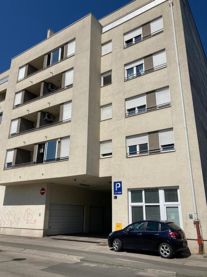 Apartment Maris - Free Parking Zagreb Extérieur photo